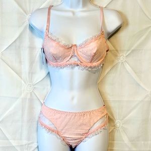 NWT Pink Lace Matching Bra and Panties Set- small